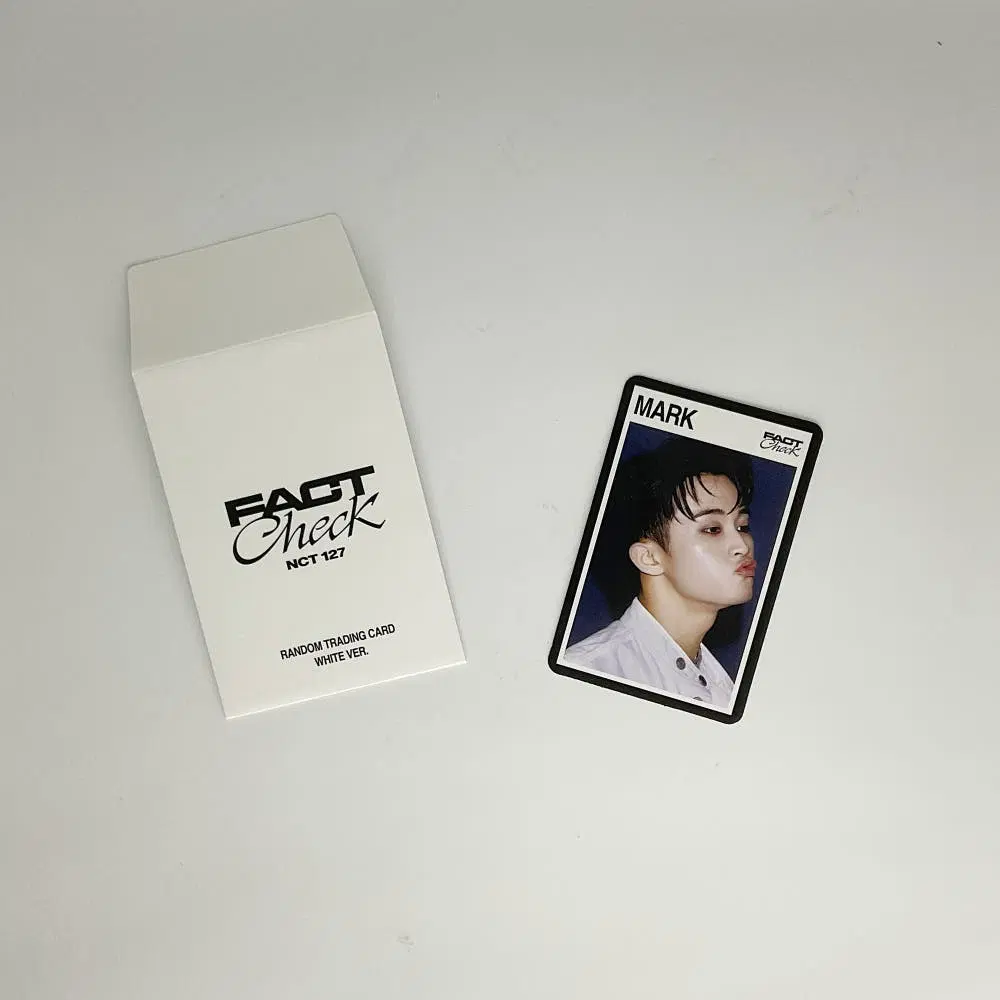 엔시티127 마크 팩트체크 목동 팝업스토어 포토카드 포카 화이트 NCT127 MARK FACT CHECK POP UP PHOTOCARD WHITE_2