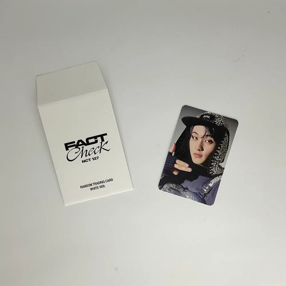 엔시티127 마크 팩트체크 목동 팝업스토어 포토카드 포카 화이트 NCT127 MARK FACT CHECK POP UP PHOTOCARD WHITE_1