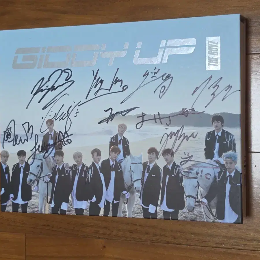 더보이즈 giddy up 싸인 앨범 1장