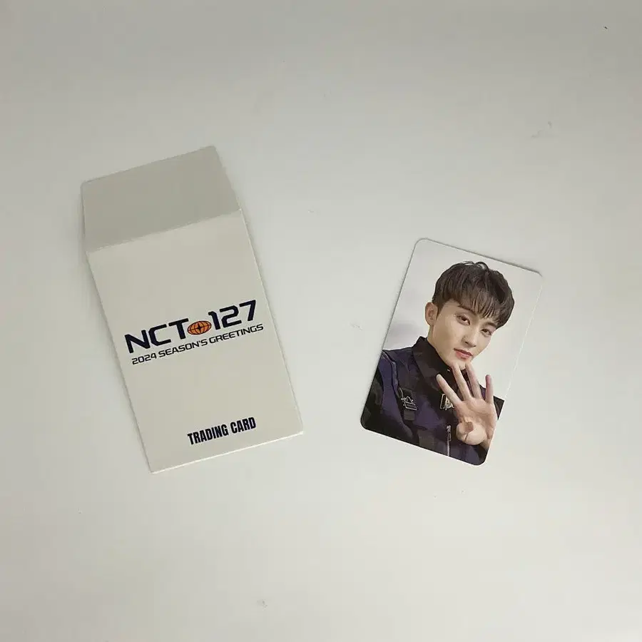 엔시티127 마크 2024 시즌그리팅 포토카드 B_2 NCT 127 MARK 2024 SEASON'S GREETINGS PHOTOCARD B_2
