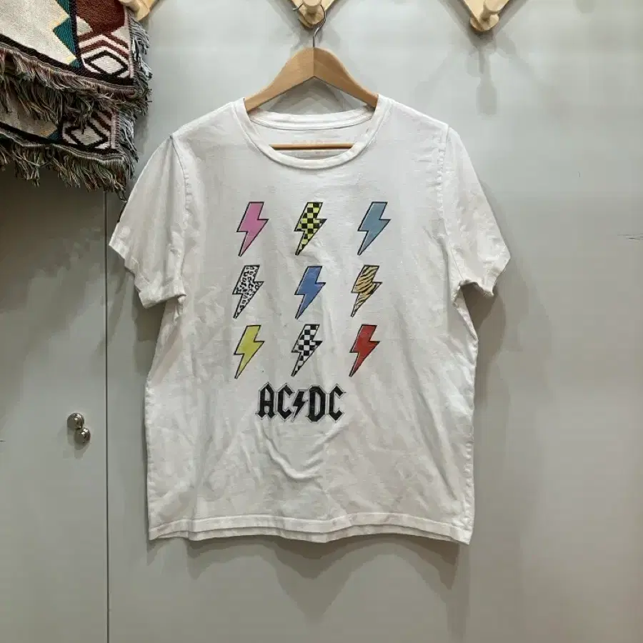 AC/DC 라이트닝 그래픽 티셔츠