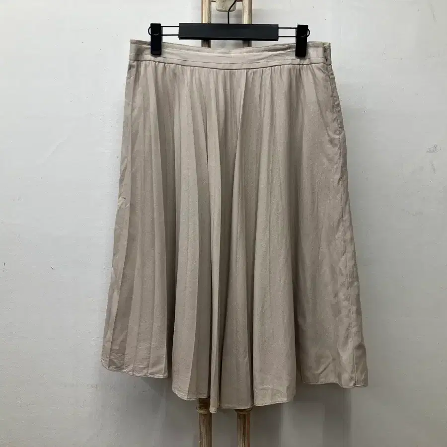 닥스(DAKS) 쭈글이 치마 30(76-100)