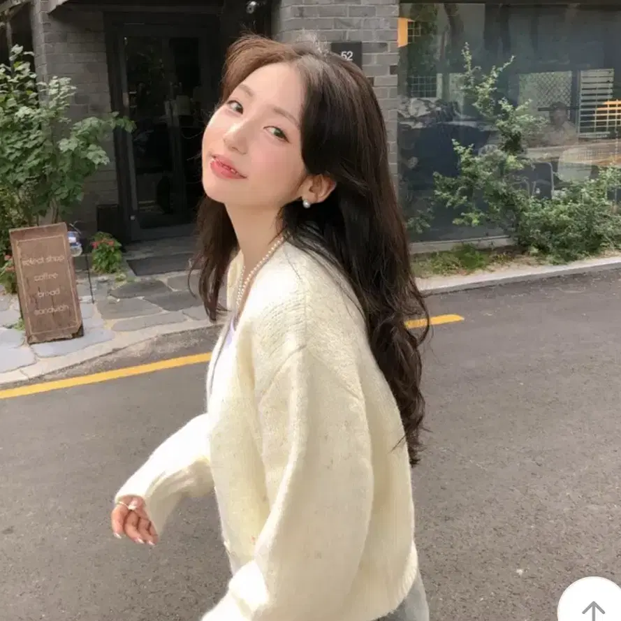 디어바이미 폭다기 브이넥 크롭 가디건