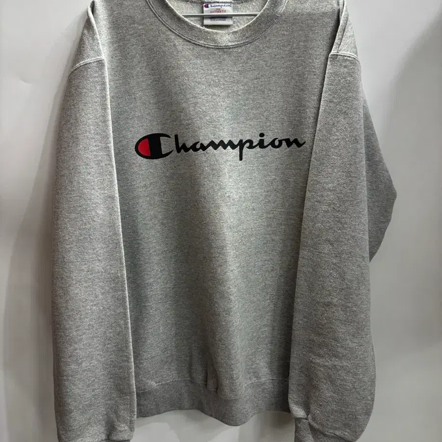 [M] 챔피언 (Champion) 그레이 스크립트 로고 맨투맨2.0   * 상세 사이즈 - 총길이: 70 - 가슴반품: 55 - 팔길이: 63 - 어깨: 48  * 상품 설명 클래