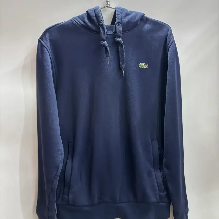 [US S (FR 3)] 라코스테 스포트 (LACOSTE SPORT) 네이비 후드티 2.0  * 상세 사이즈 - 총길이: 66 - 가슴반품: 50 - 팔길이: 63 - 어깨: 45