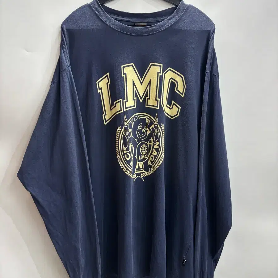 [XL] 엘엠씨 베어 그래픽 네이비 긴팔 티셔츠 2.0  - 브랜드: 엘엠씨 (LMC) - 색상: 네이비 - 사이즈: XL (실측: 총길이 79 / 가슴반품 58 / 팔길이 67