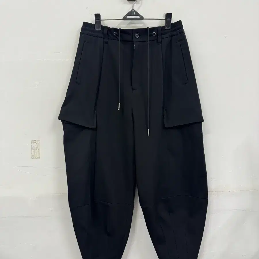 (30)송지오옴므 23fw 카고 와이드팬츠
