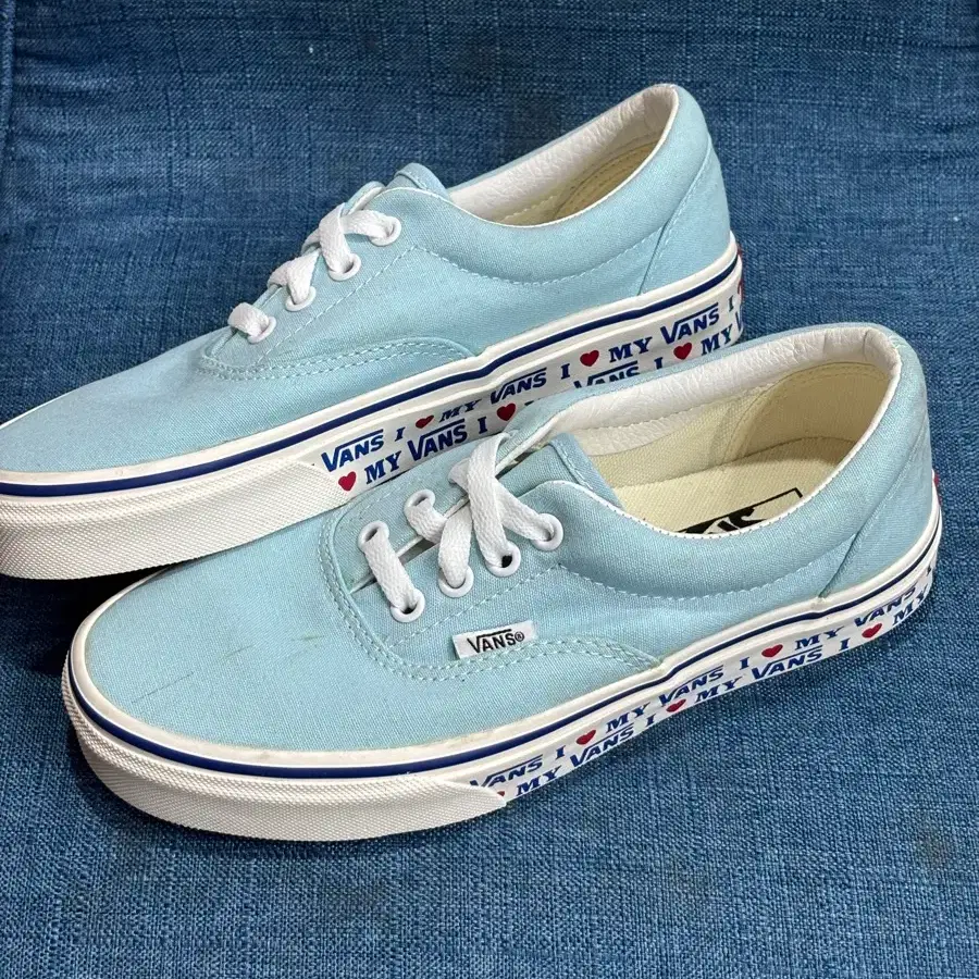 [230] 반스 에라 스카이블루 로고 레터링 스니커즈 운동화 2.5  - 브랜드: 반스 (VANS) - 색상: 스카이블루 - 사이즈: 230 (EUR 36.5)  [상품 설명] 반