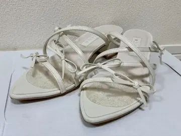 DIANA 리본 샌들 화이트
