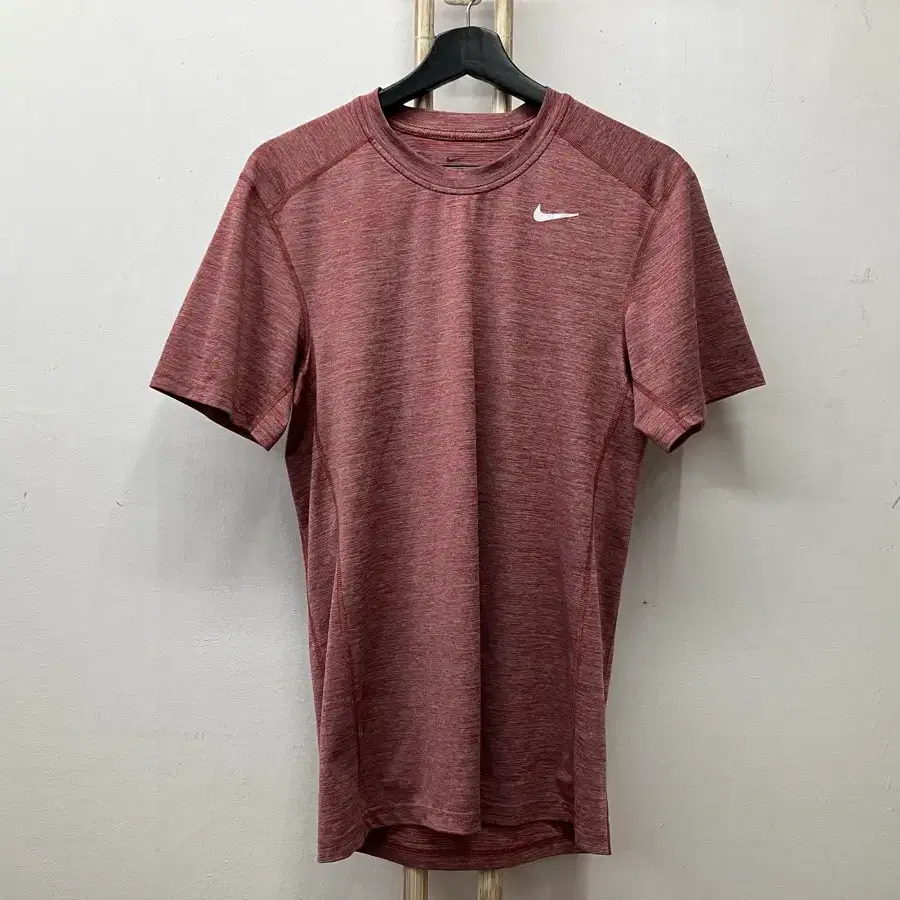 1 나이키(NIKE) 기능성 반팔티 S
