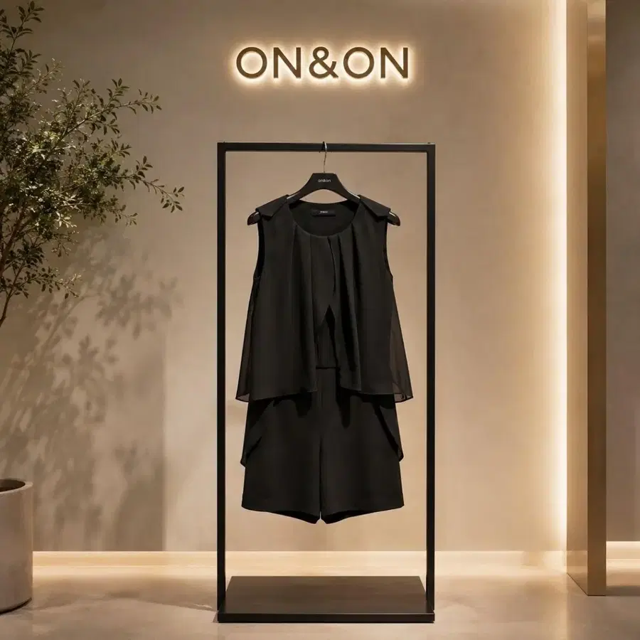온앤온(on&on) 블랙 쉬폰 레이어드 점프슈트 (사이즈 1 / S )