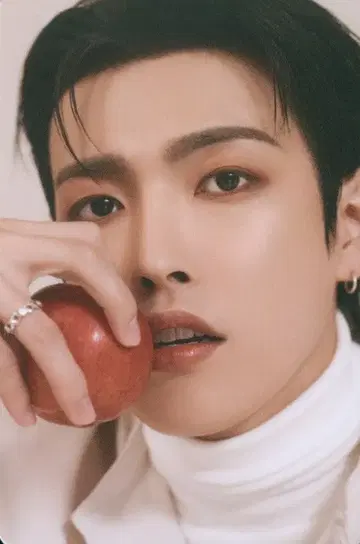 에이티즈 홍중 네시픽 듀 글레이즈 틴트