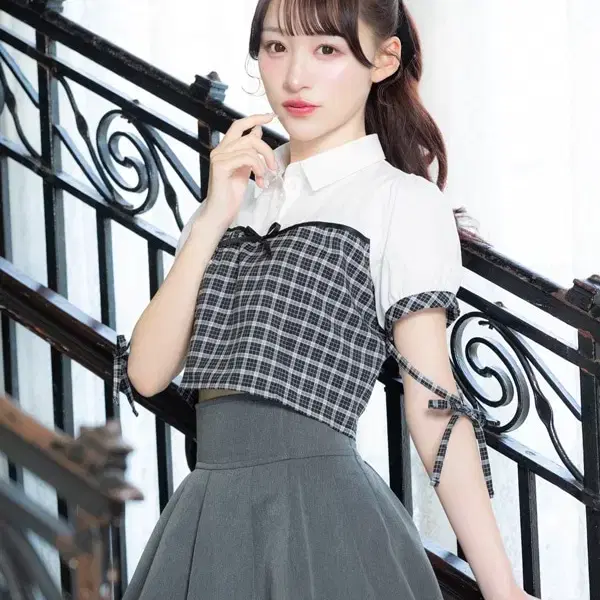 에블린 evelyn 소매 리본 카라 크롭 반팔 블라우스
