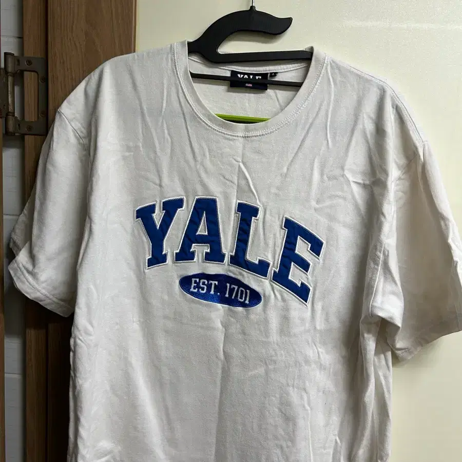 Yale 반팔티