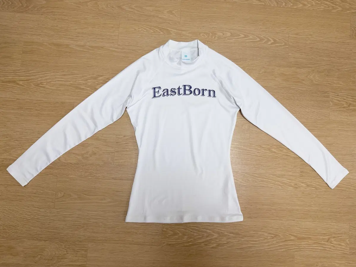 EastBorn 화이트 래쉬가드 S사이즈