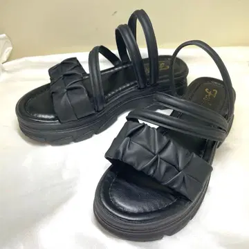 통굽 개더 2Way 스트랩 샌들 블랙 23.5cm