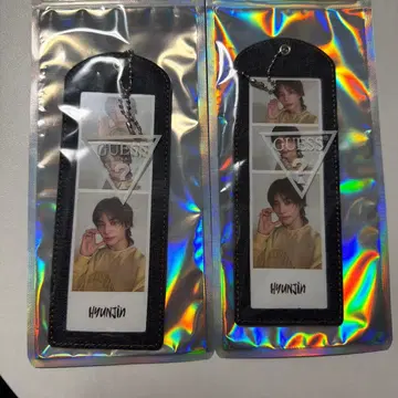GUESS 현진 키링 2개 세트