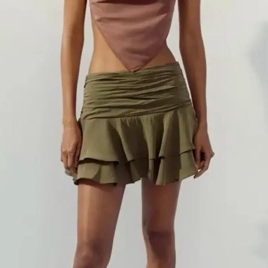 자라 RUFFLE SKORT