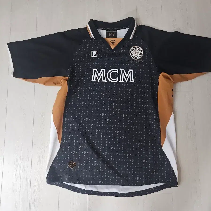MCM x 오버더피치 블랙 반팔XL