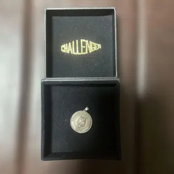 CHALLENGER 코인 펜던트