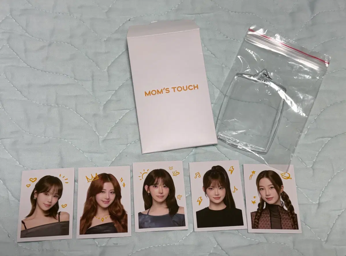 르세라핌 맘스터치 증명사진 키링