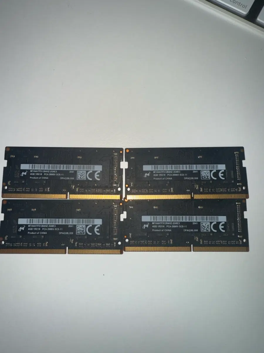 마이크론 램 DDR4 4GB 모델 4장 (노트북용)