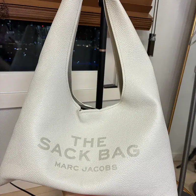 마크제이콥스 더삭백 the sack bag 화이트 토트백 숄더백