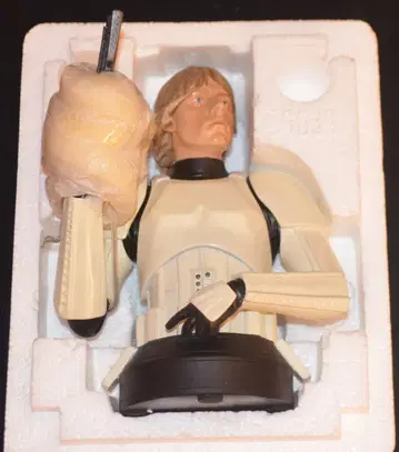 GENTLE GIANT COLLECTIBLE BUST LUKE SKYWALKER / IN STORMTROOPER DISGUISE