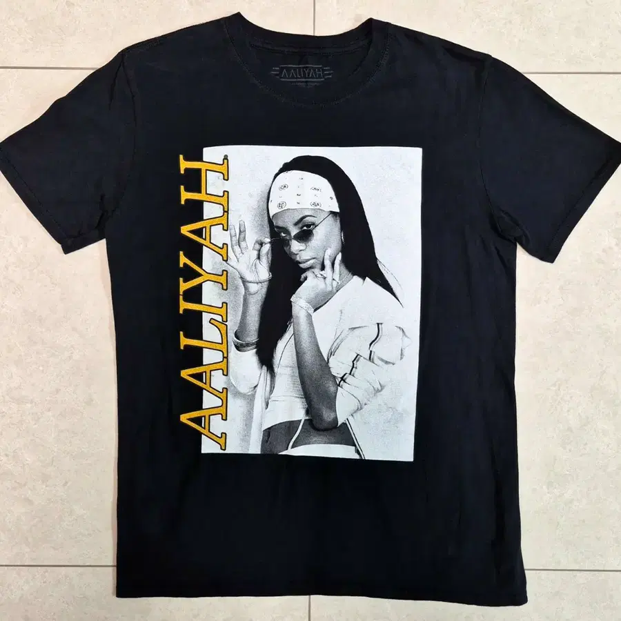 Aaliyah "R&B Icon" Graphic T-Shirt (M)