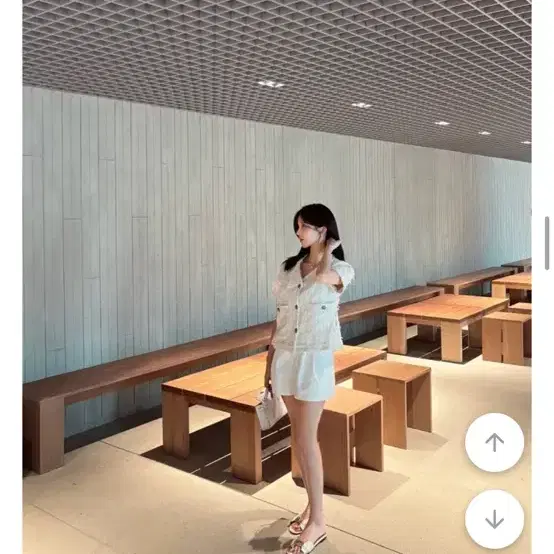 젤리 수술 실버 브이넥 트위드 반팔 자켓 (수입)