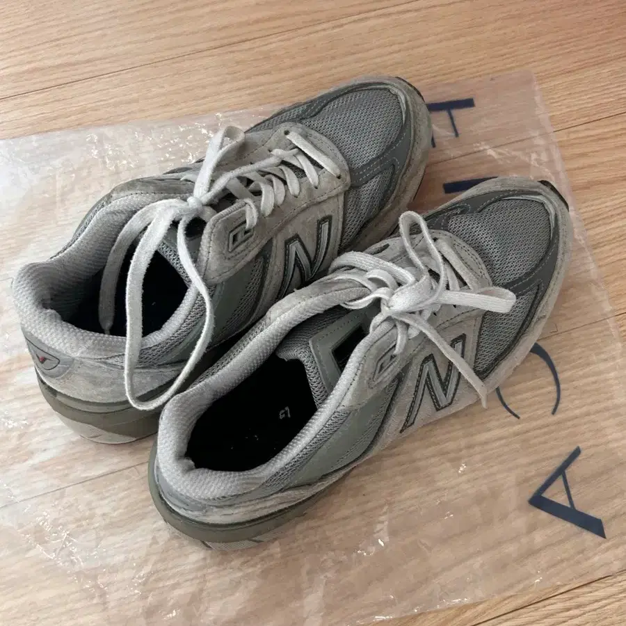 뉴발란스 990v5 그레이