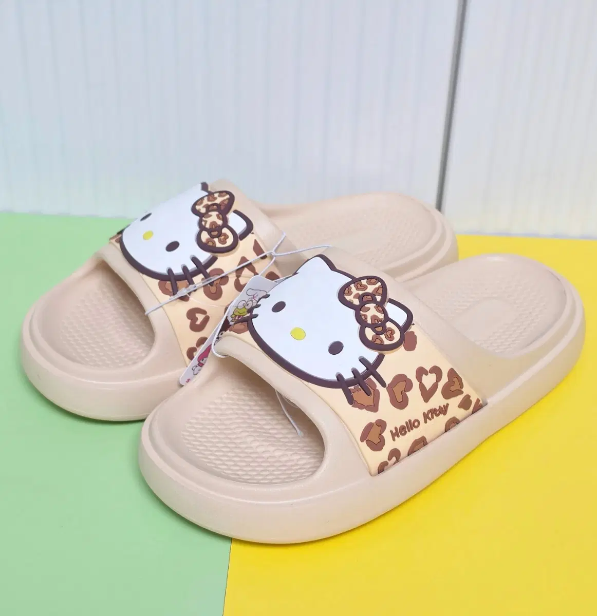(New Product) Hello Kitty Leopard Print Slippers Beige 250