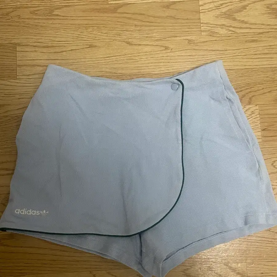 아디다스 랩 스커트 반바지 하늘색 M