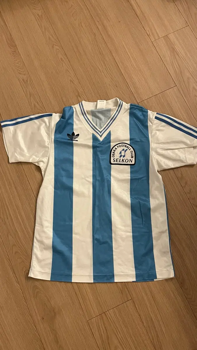 아디다스 오사카 축구 유니폼