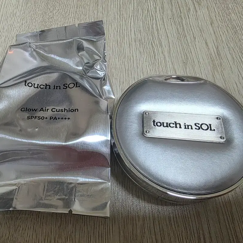 터치인솔 글로우 에어 쿠션 SPF50+ PA++++