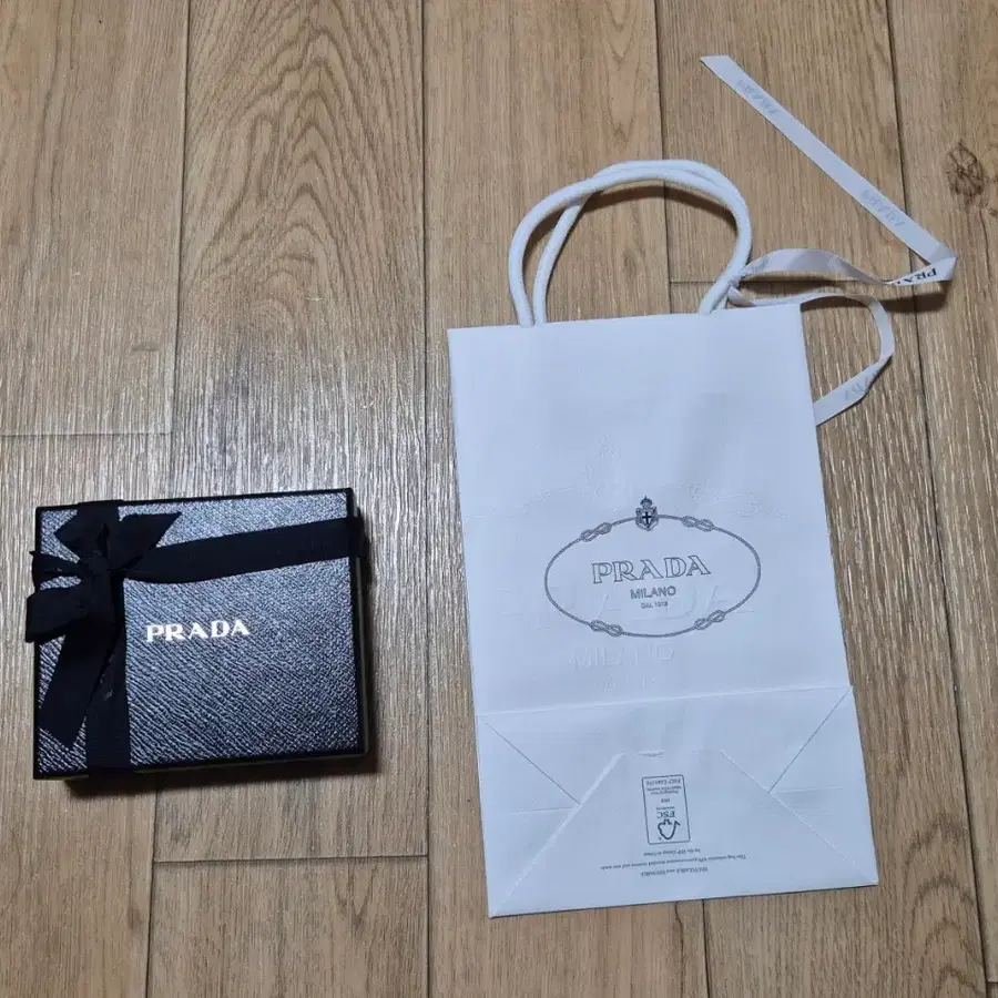 프라다 카드지갑 상자 & 쇼핑백