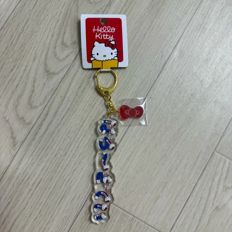 헬로키티 전시회 한정 투명 아크릴 키링