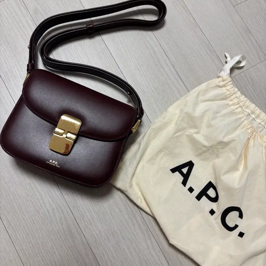 A.P.C. 가방 버건디