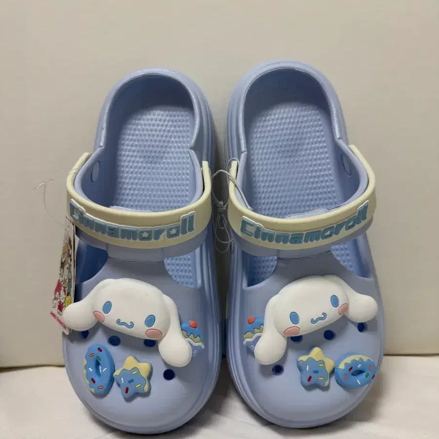 [새상품] 산리오 시나모롤 라이트블루 샌들 240mm