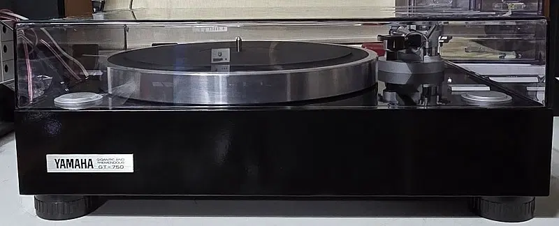 야마하 GT-750 턴테이블 신품급 (하이그로시 마감)