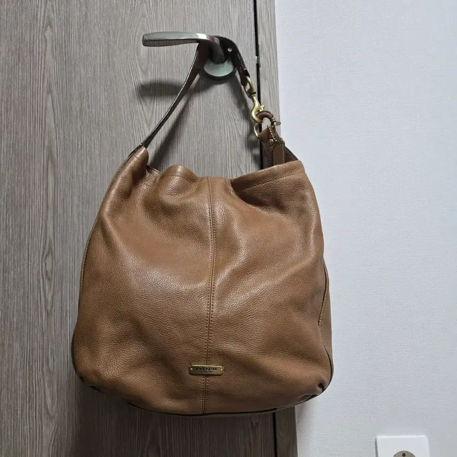 가격제안제품!! 코치 넉넉한 호보백 숄더백 브라운