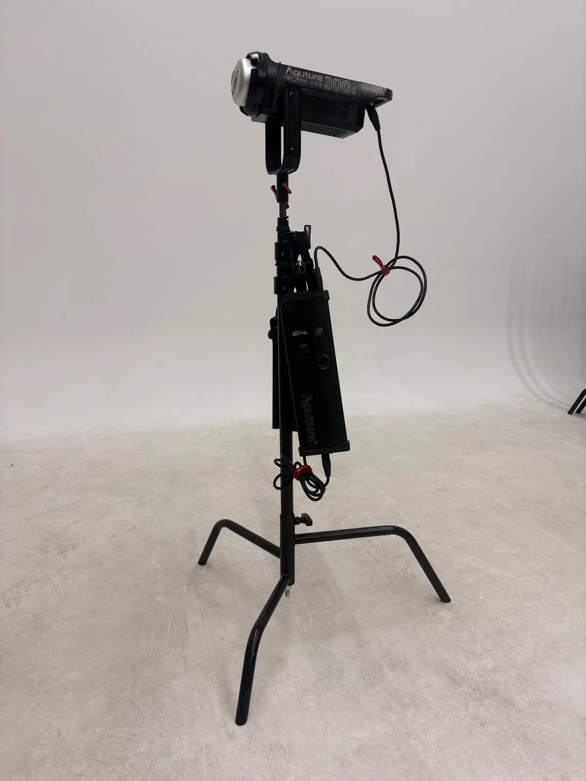 어퓨처 Aputure Light Storm LS C300d I