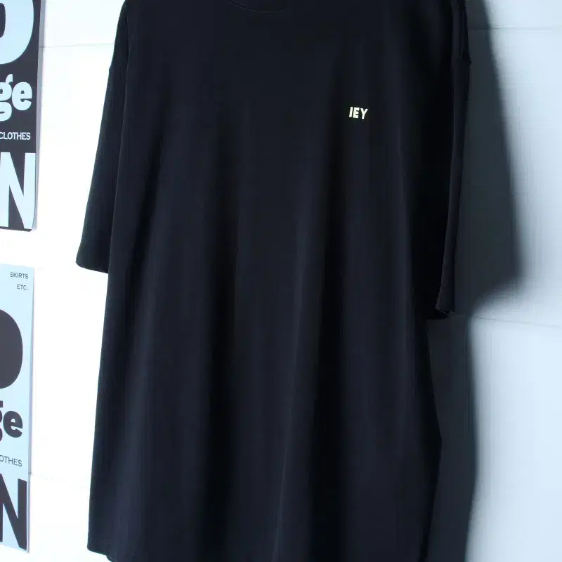 (M-XL) 이에이 반팔 티셔츠 백로고 블랙 오버핏 헤비-H36157