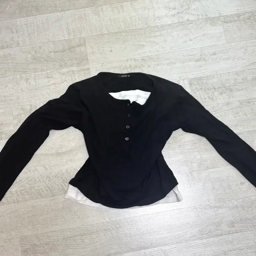 블랙 긴팔 레이어드 티셔츠