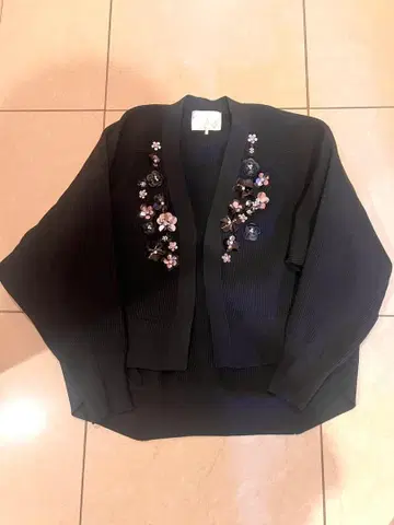 chesty 체스티 비쥬 가디건 블랙