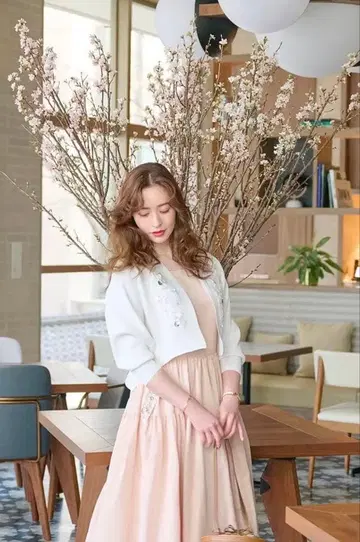 chesty 체스티 마테리얼 비쥬 볼레로 가디건 화이트