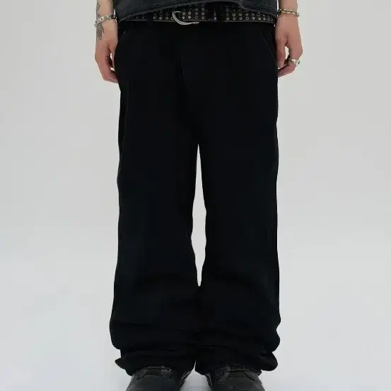 스웨이드 CURVED FLARE DENIM [BLACK]