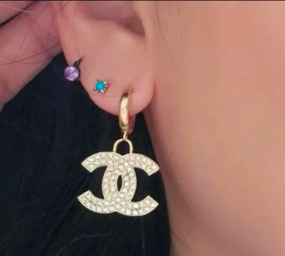 샤넬 CC 로고 귀걸이 14k