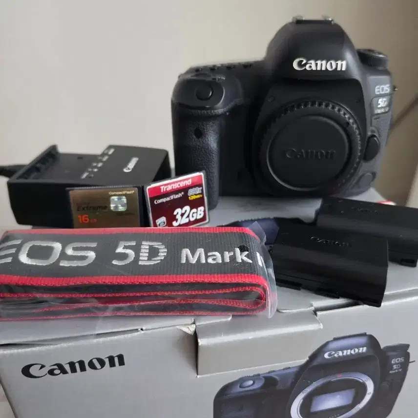 캐논 EOS 5D Mark IV 카메라 풀박스