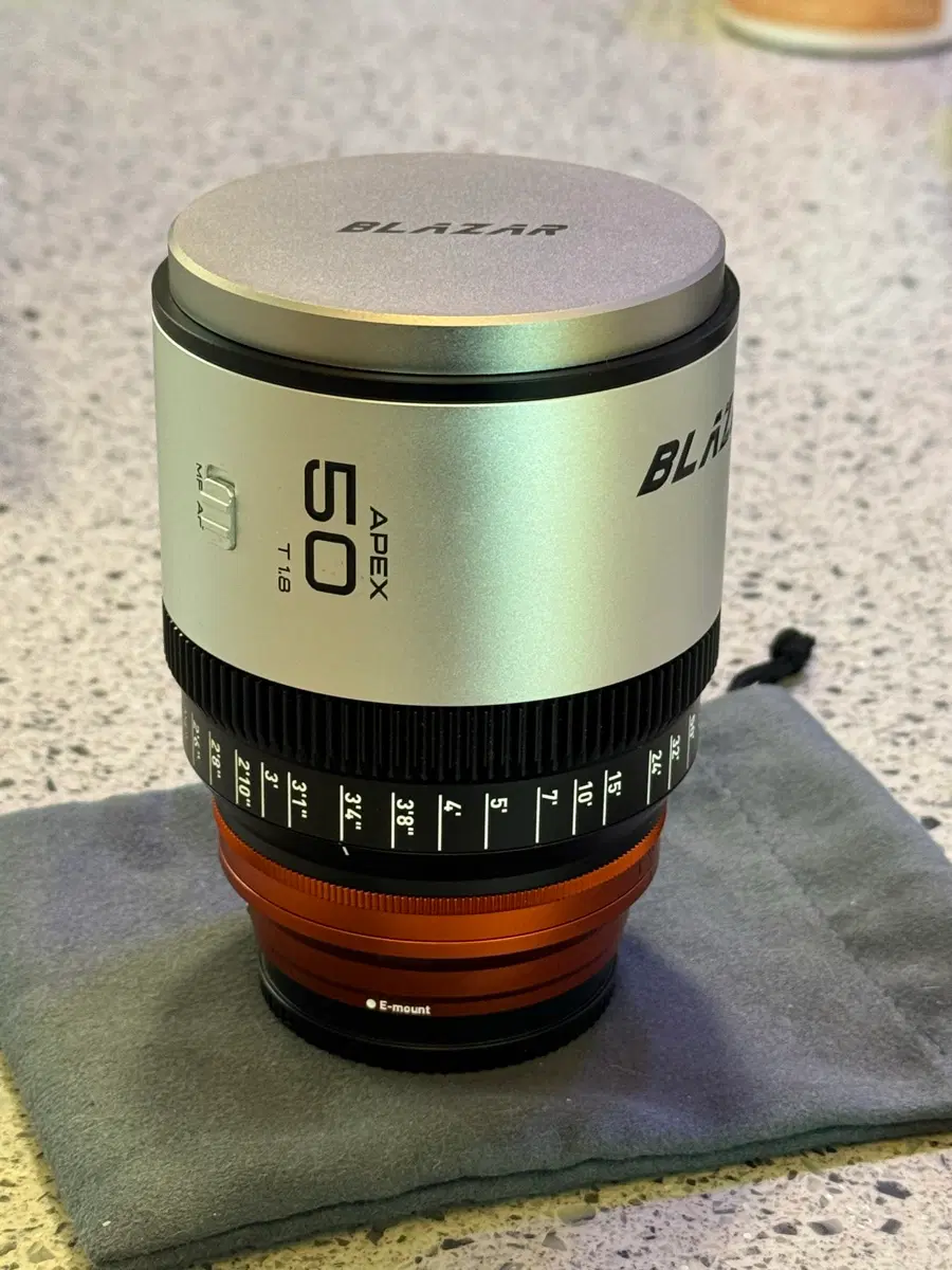 Blazar Apex 50mm T1.7 AF 아나모픽 렌즈 판매합니다.